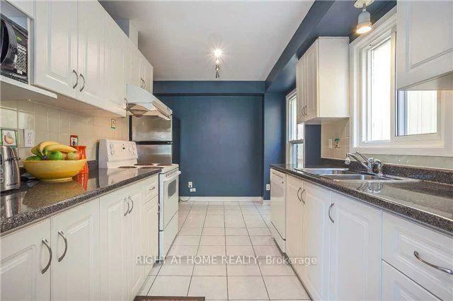 801, Edgehill, Lorne Park, Mississauga