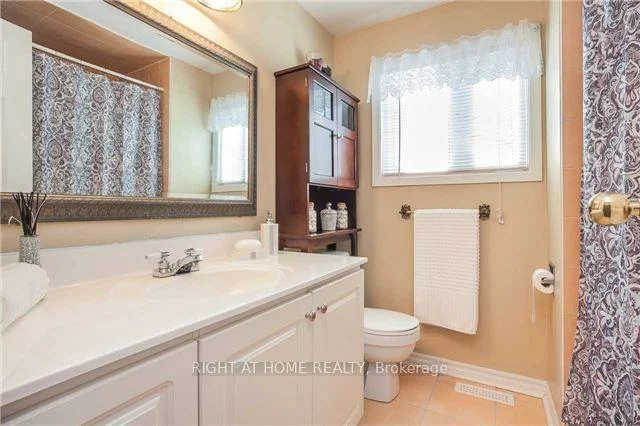 801, Edgehill, Lorne Park, Mississauga