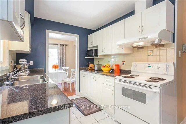 801, Edgehill, Lorne Park, Mississauga