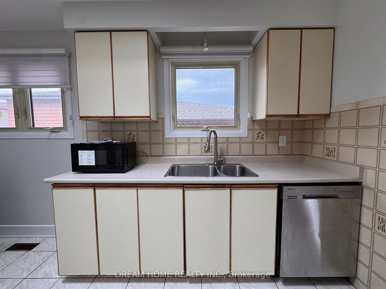 2838, Kingsberry, Cooksville, Mississauga