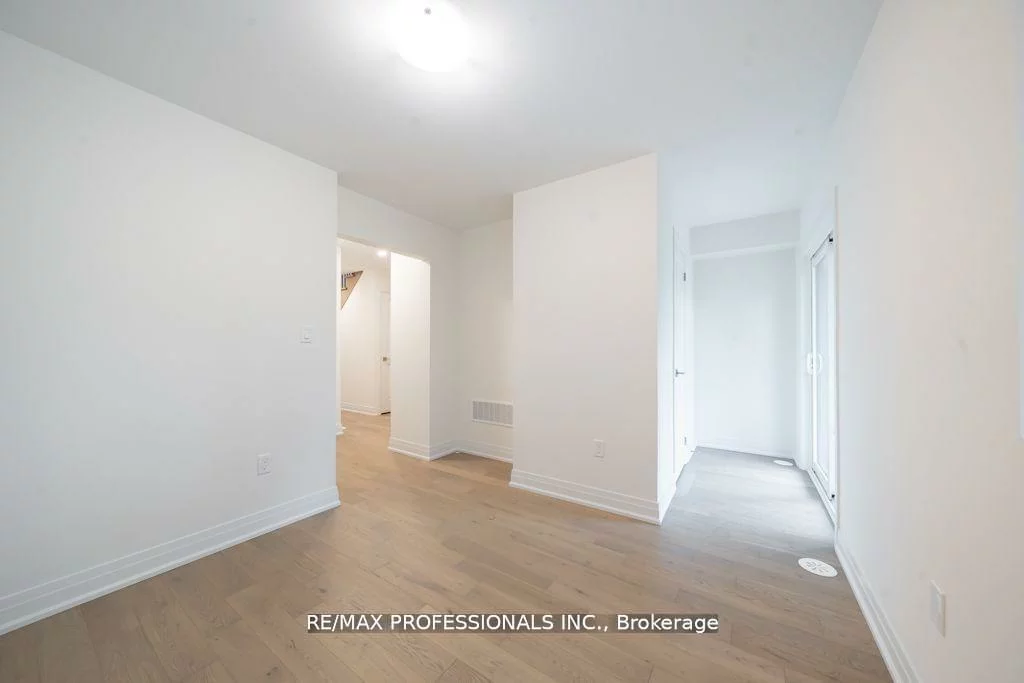 100, Salina, Streetsville, Mississauga