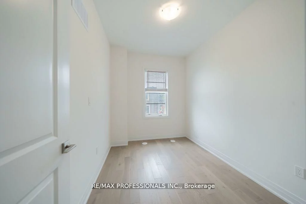 100, Salina, Streetsville, Mississauga