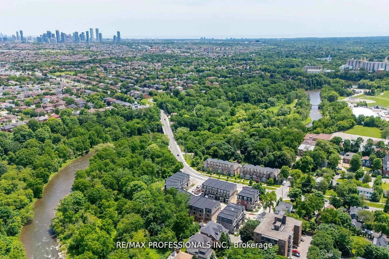 100, Salina, Streetsville, Mississauga