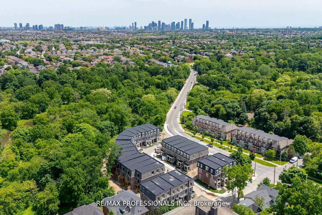 100, Salina, Streetsville, Mississauga