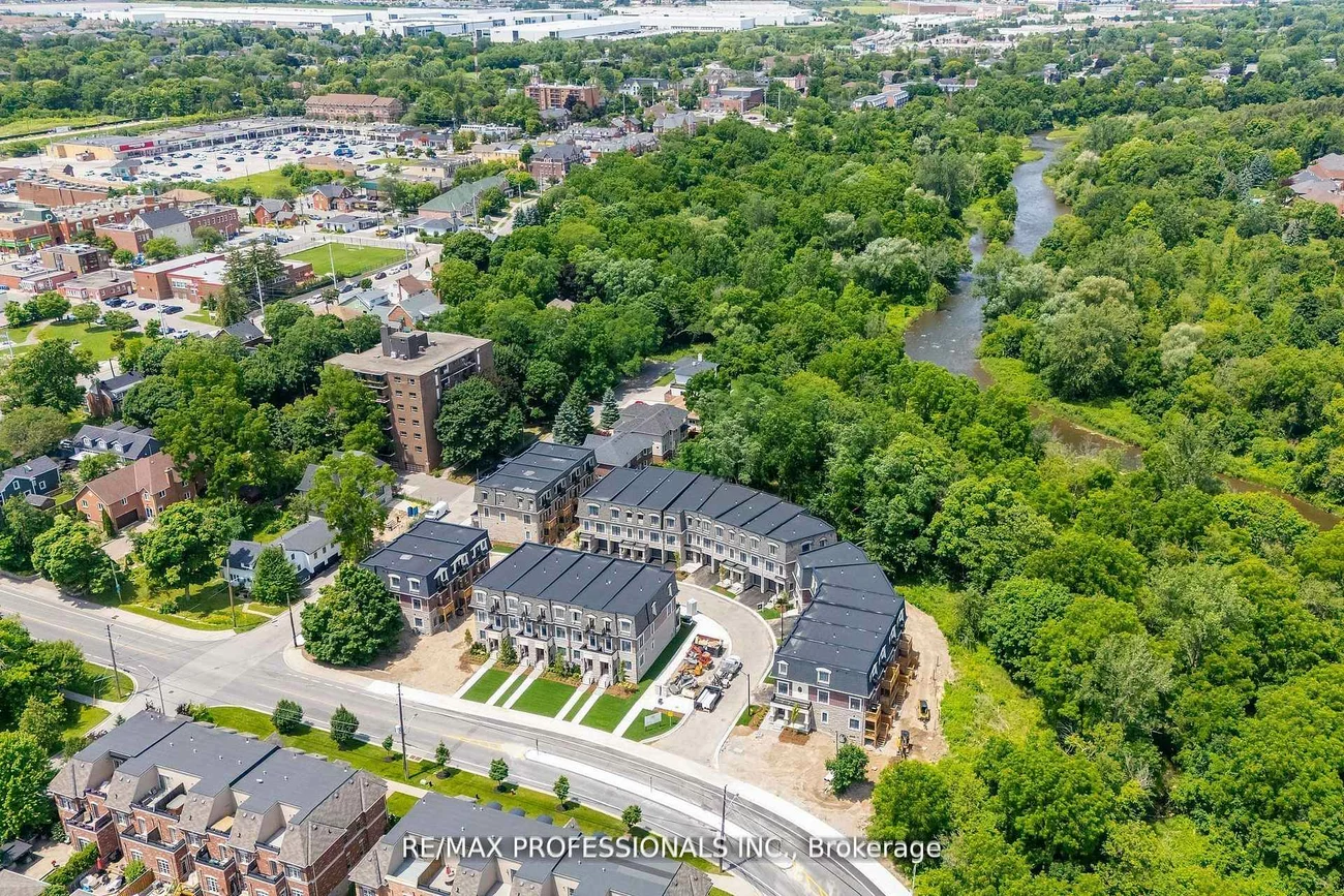 100, Salina, Streetsville, Mississauga