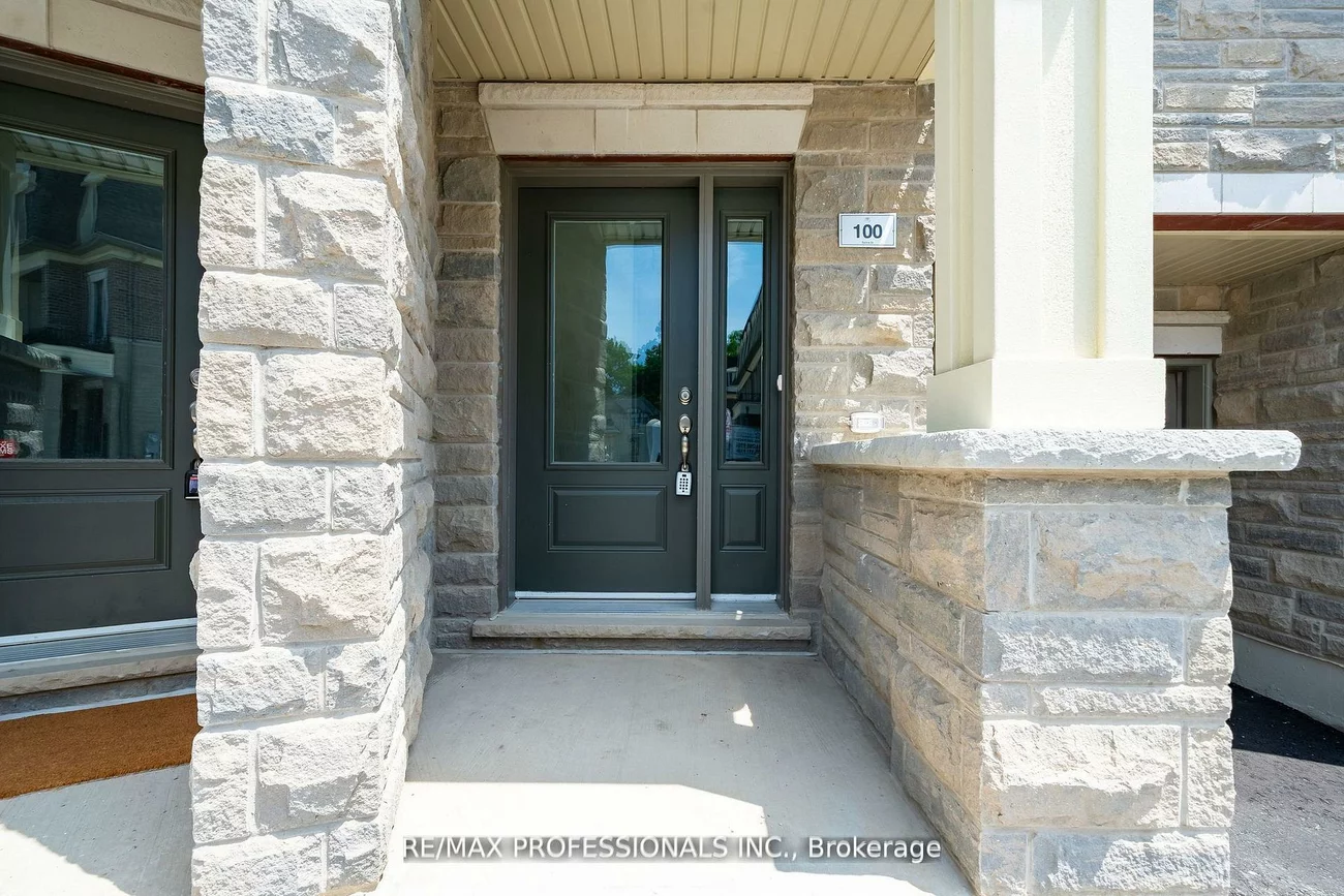 100, Salina, Streetsville, Mississauga