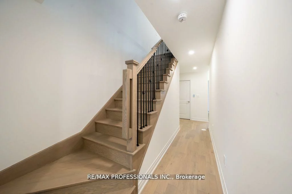 100, Salina, Streetsville, Mississauga