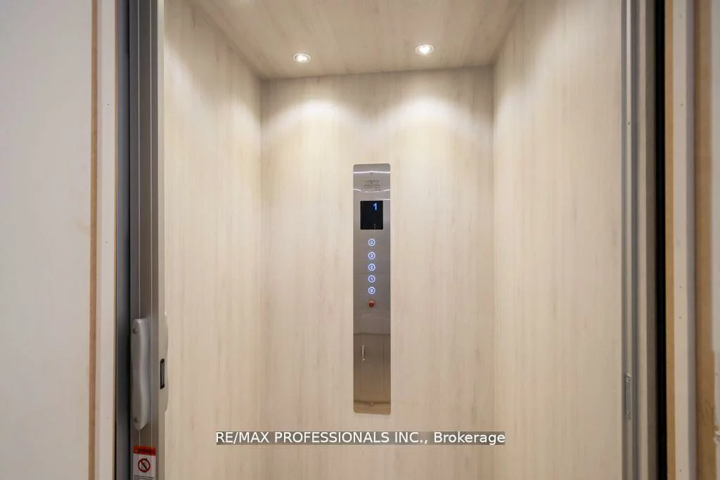 100, Salina, Streetsville, Mississauga