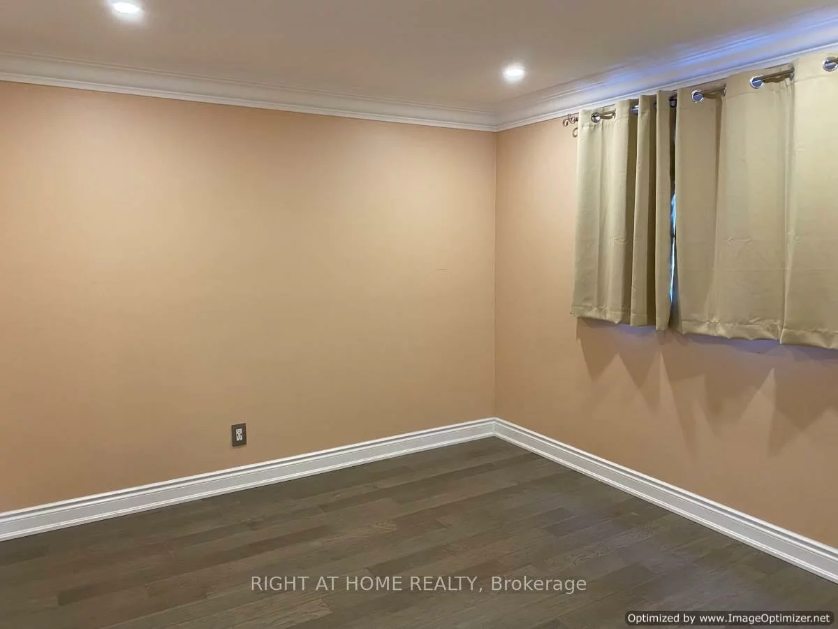 571, Roselaire, Hurontario, Mississauga