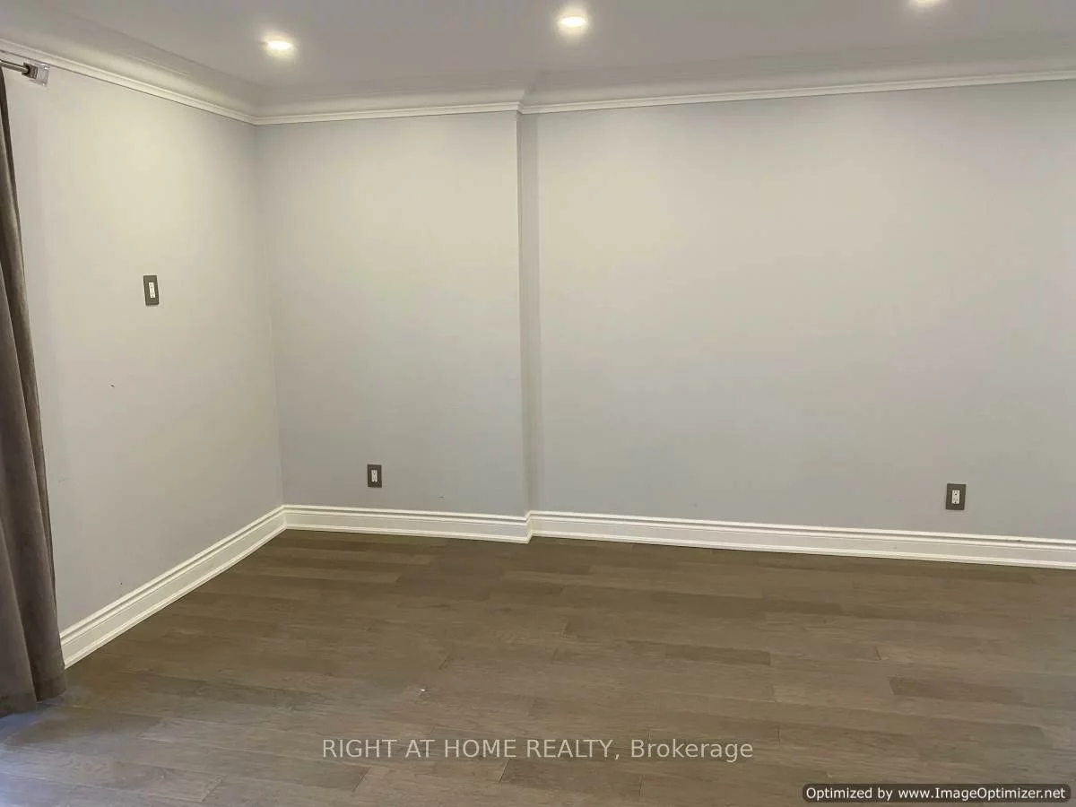 571, Roselaire, Hurontario, Mississauga