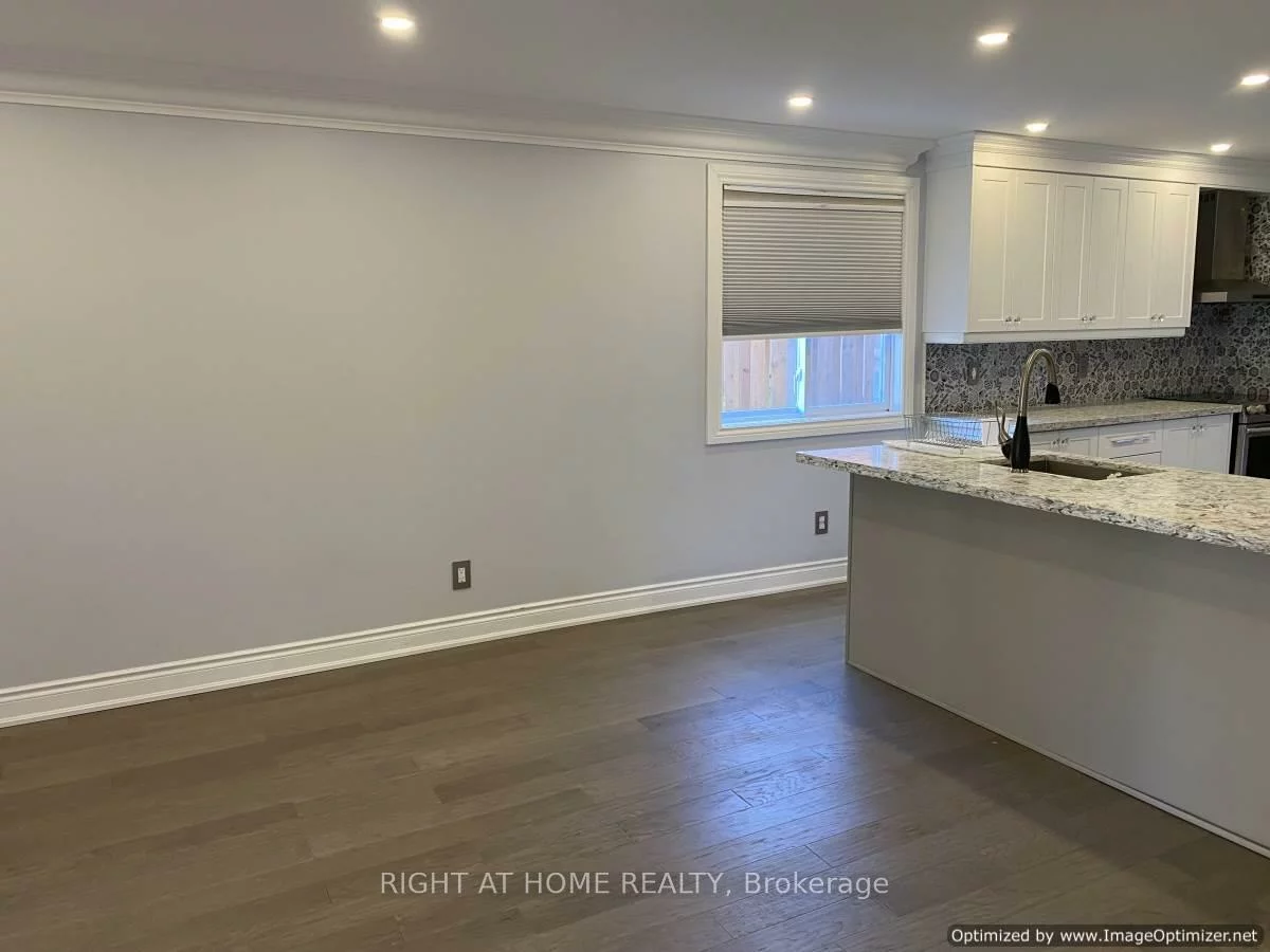 571, Roselaire, Hurontario, Mississauga