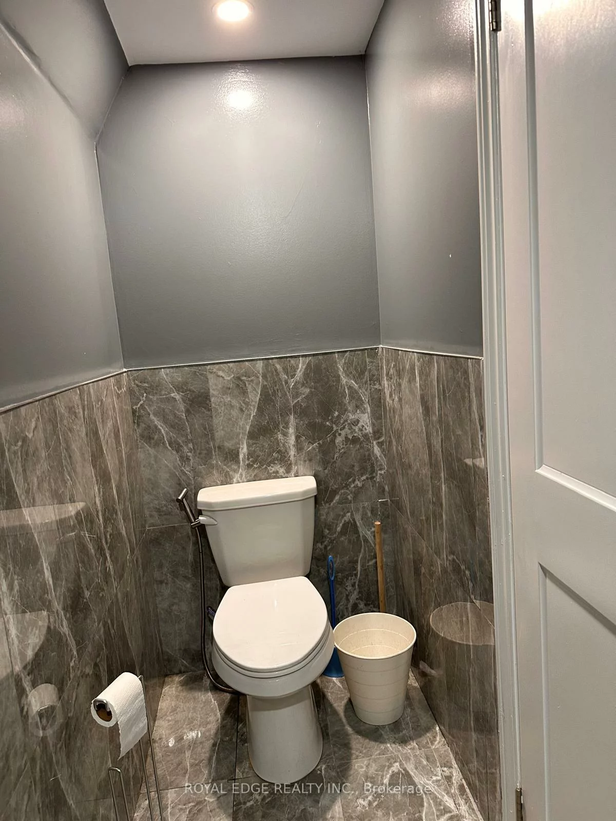 293, Kingsbridge Garden, Hurontario, Mississauga