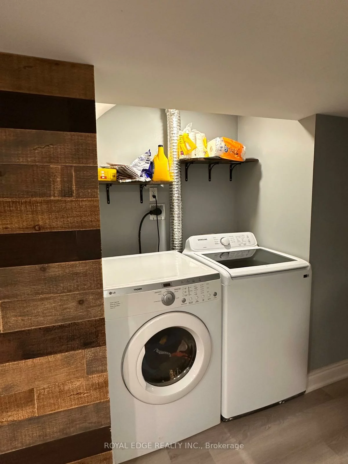 293, Kingsbridge Garden, Hurontario, Mississauga