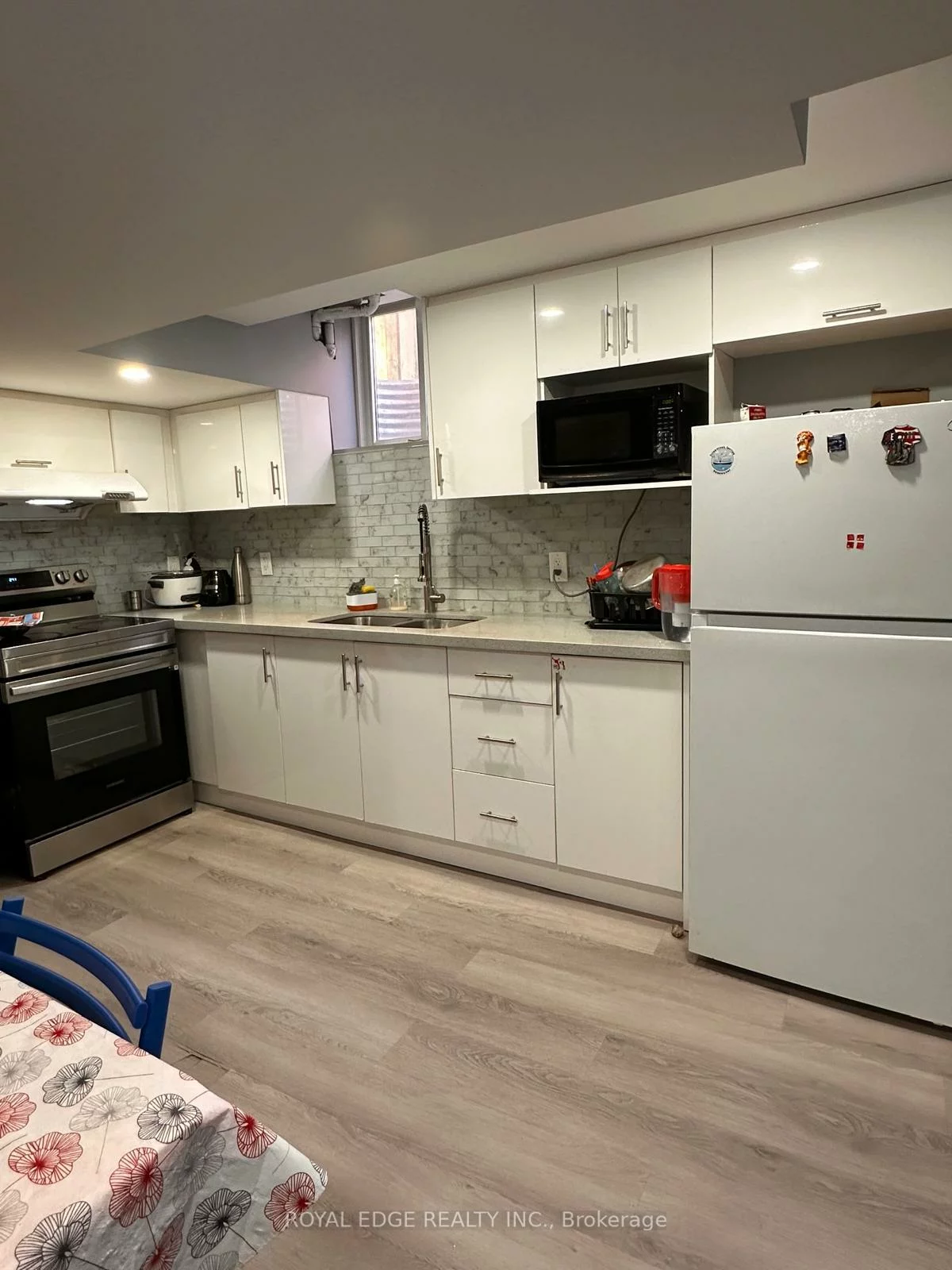 293, Kingsbridge Garden, Hurontario, Mississauga