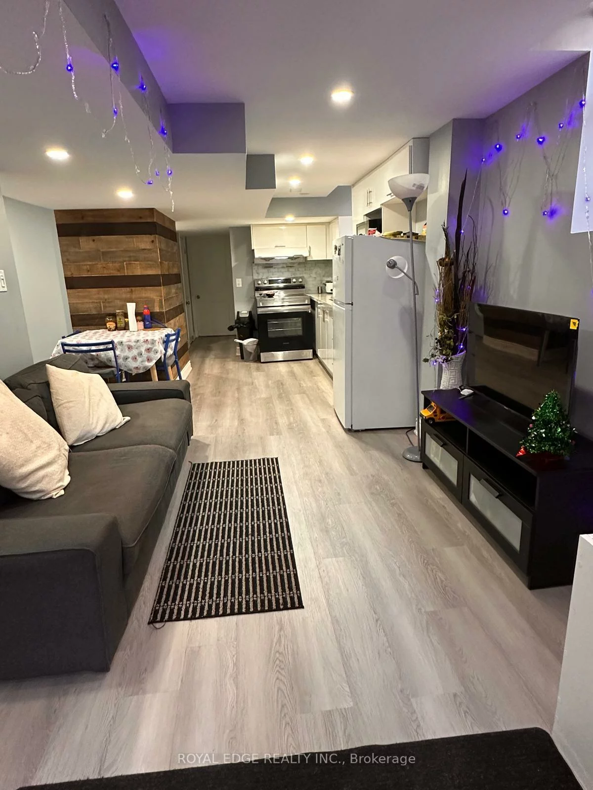 293, Kingsbridge Garden, Hurontario, Mississauga