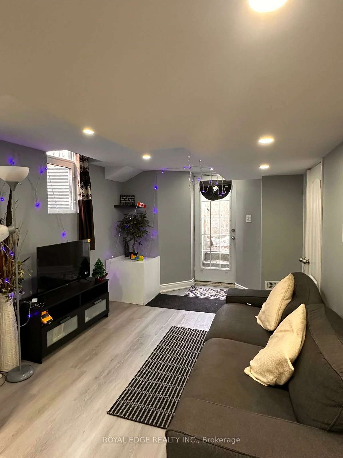 293, Kingsbridge Garden, Hurontario, Mississauga