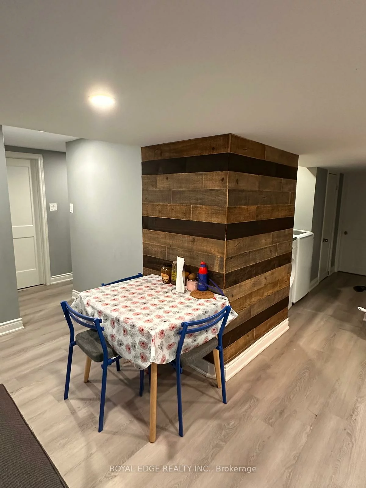 293, Kingsbridge Garden, Hurontario, Mississauga