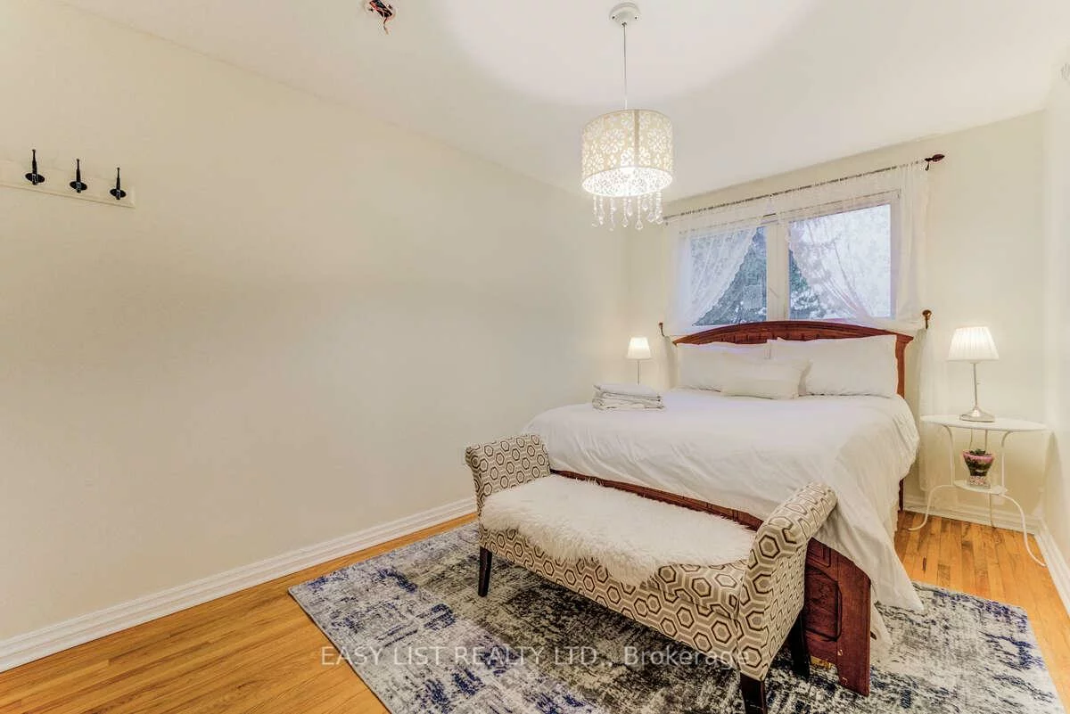 946, McBride, Erindale, Mississauga