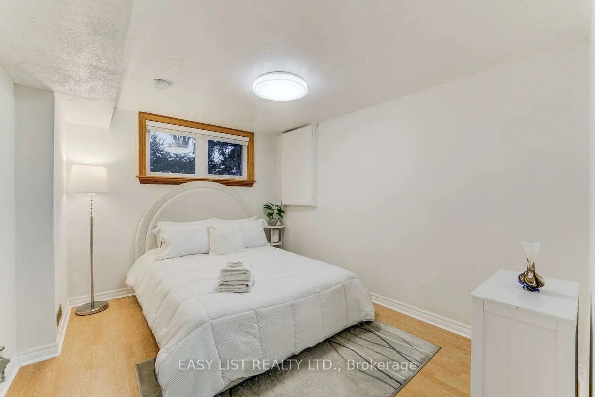 946, McBride, Erindale, Mississauga