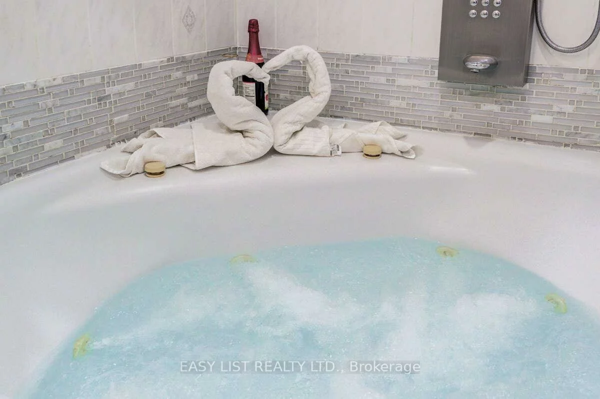 946, McBride, Erindale, Mississauga