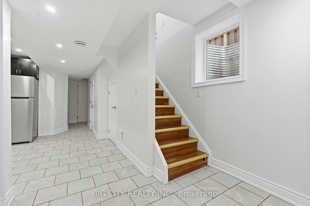 5487, Cosmic, Hurontario, Mississauga