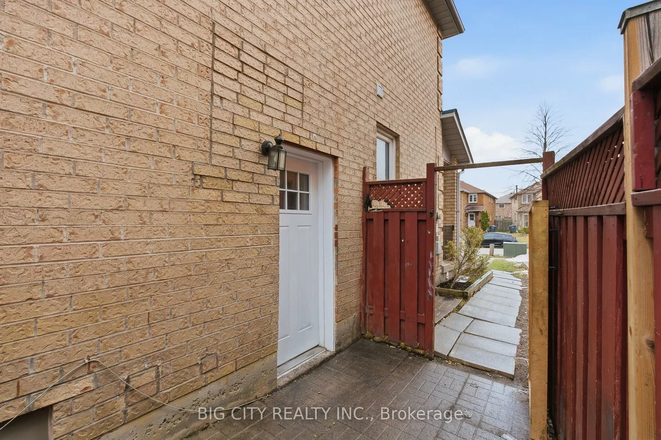 5487, Cosmic, Hurontario, Mississauga