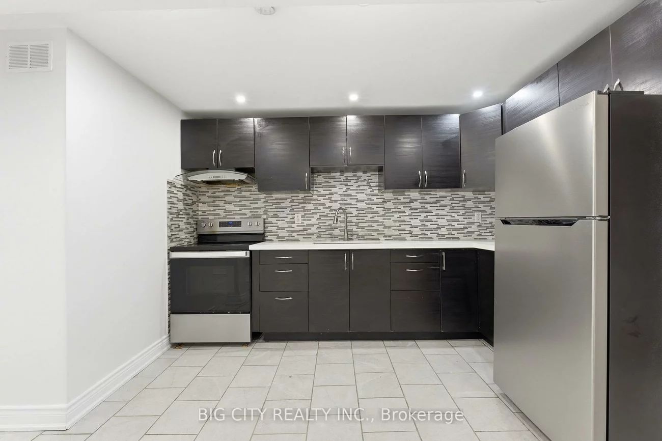 5487, Cosmic, Hurontario, Mississauga