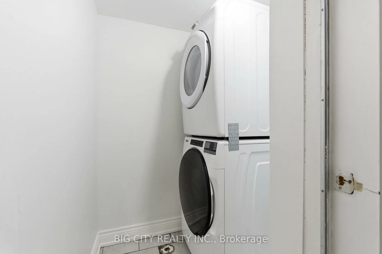 5487, Cosmic, Hurontario, Mississauga