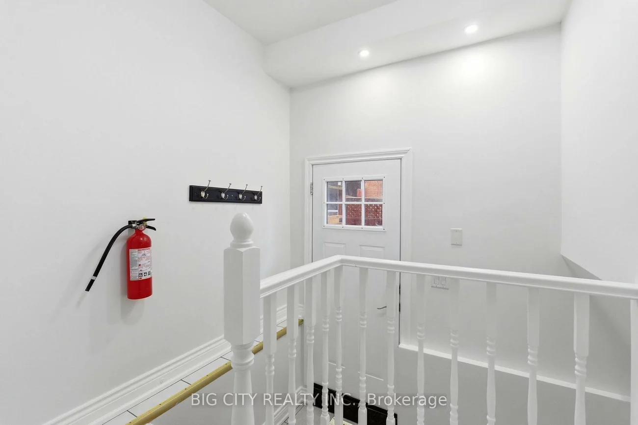 5487, Cosmic, Hurontario, Mississauga