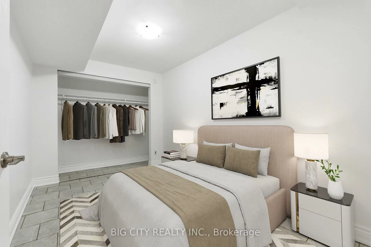 5487, Cosmic, Hurontario, Mississauga