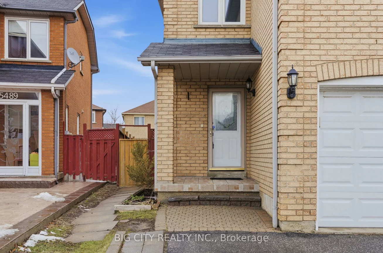 5487, Cosmic, Hurontario, Mississauga