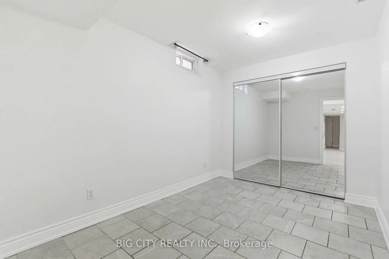 5487, Cosmic, Hurontario, Mississauga