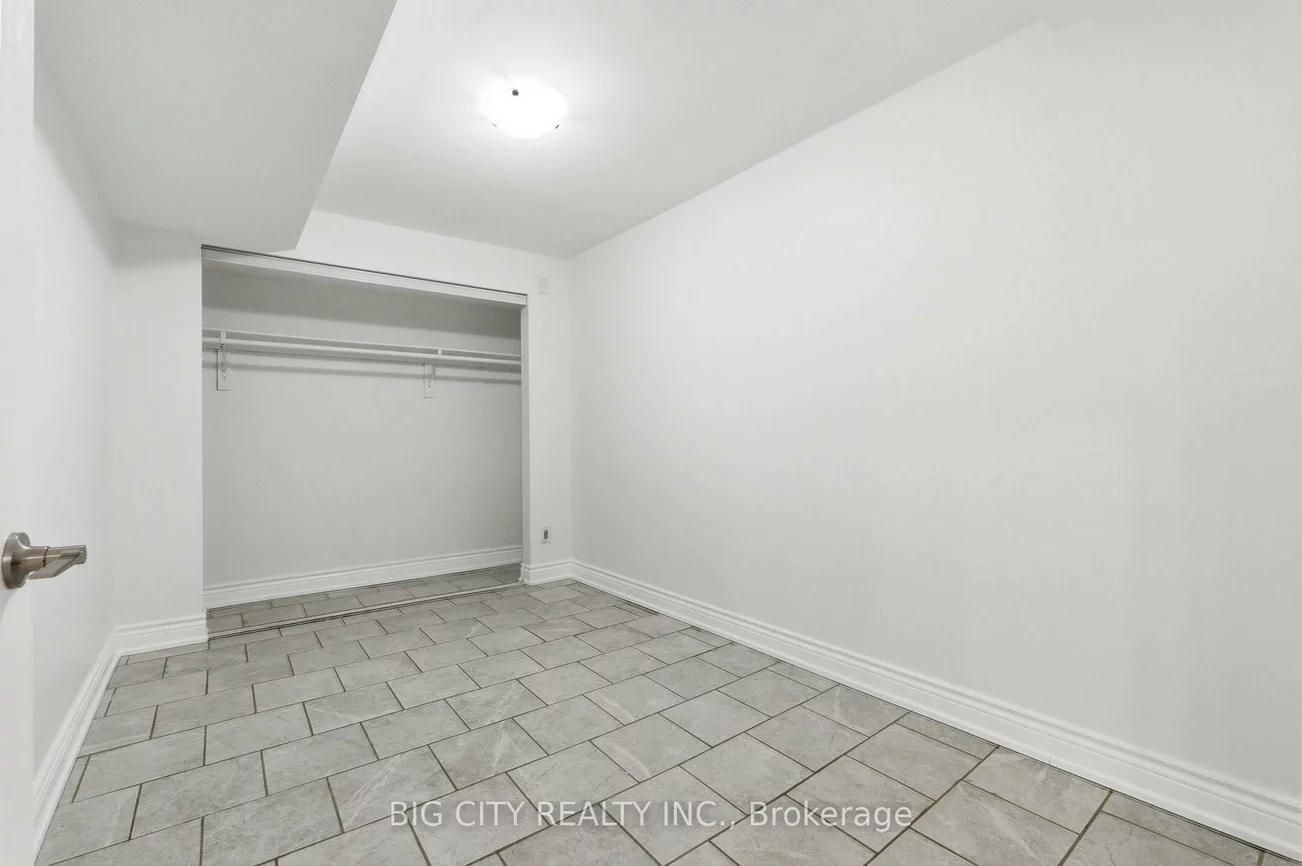 5487, Cosmic, Hurontario, Mississauga