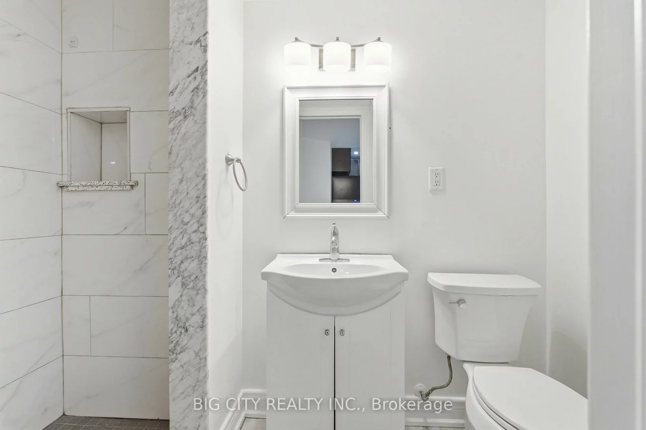 5487, Cosmic, Hurontario, Mississauga