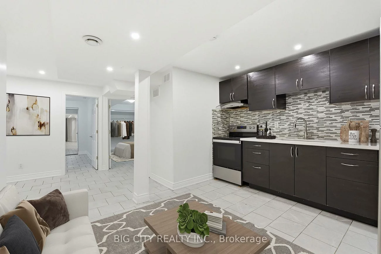 5487, Cosmic, Hurontario, Mississauga