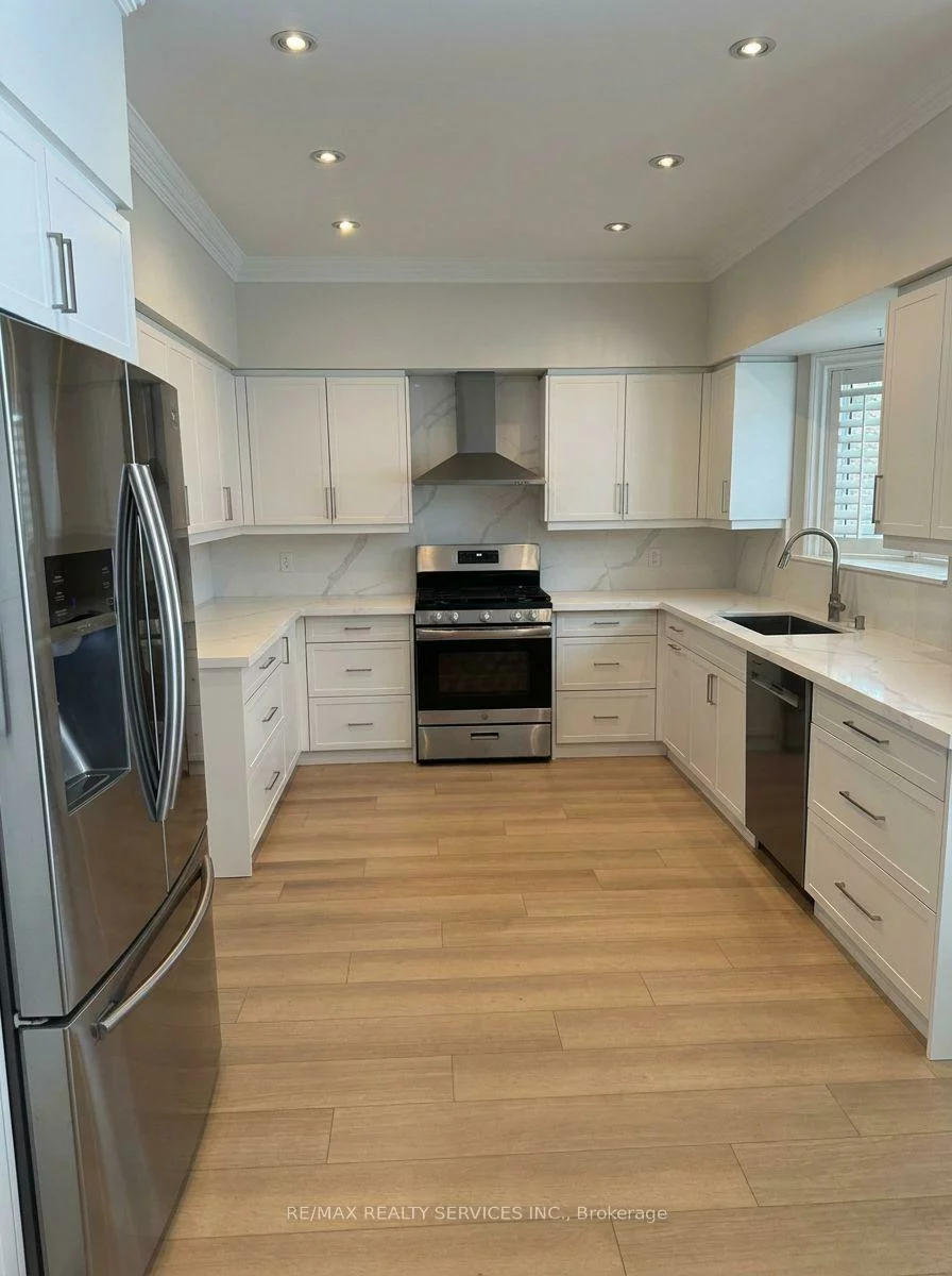 2432, Marisa, Sheridan, Mississauga