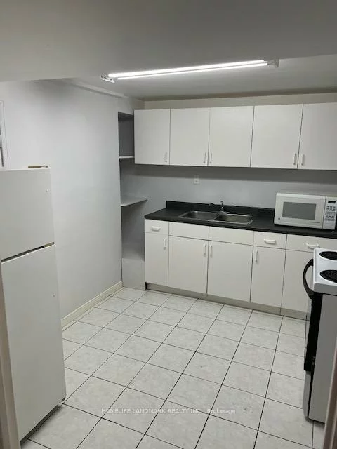 1216, Shamir, Erindale, Mississauga