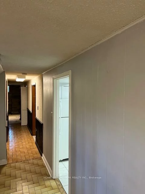 1216, Shamir, Erindale, Mississauga