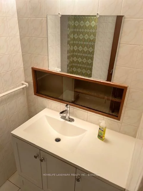 1216, Shamir, Erindale, Mississauga