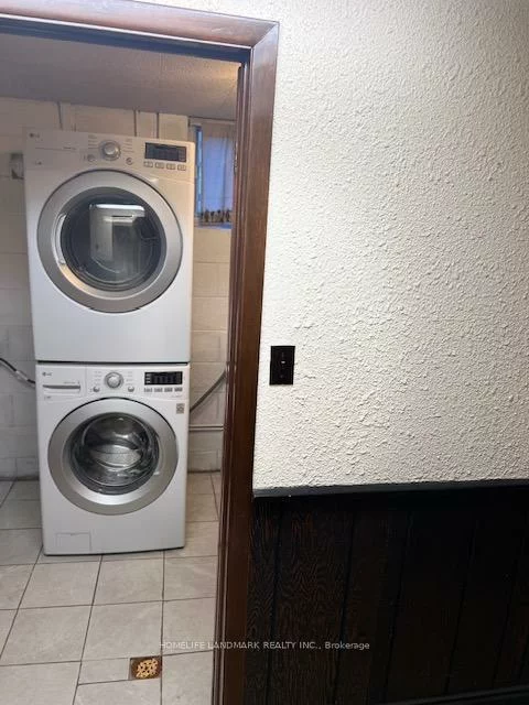 1216, Shamir, Erindale, Mississauga