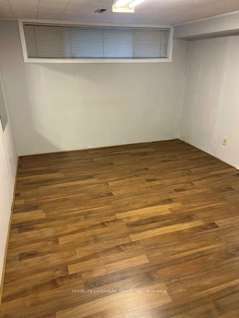 1216, Shamir, Erindale, Mississauga