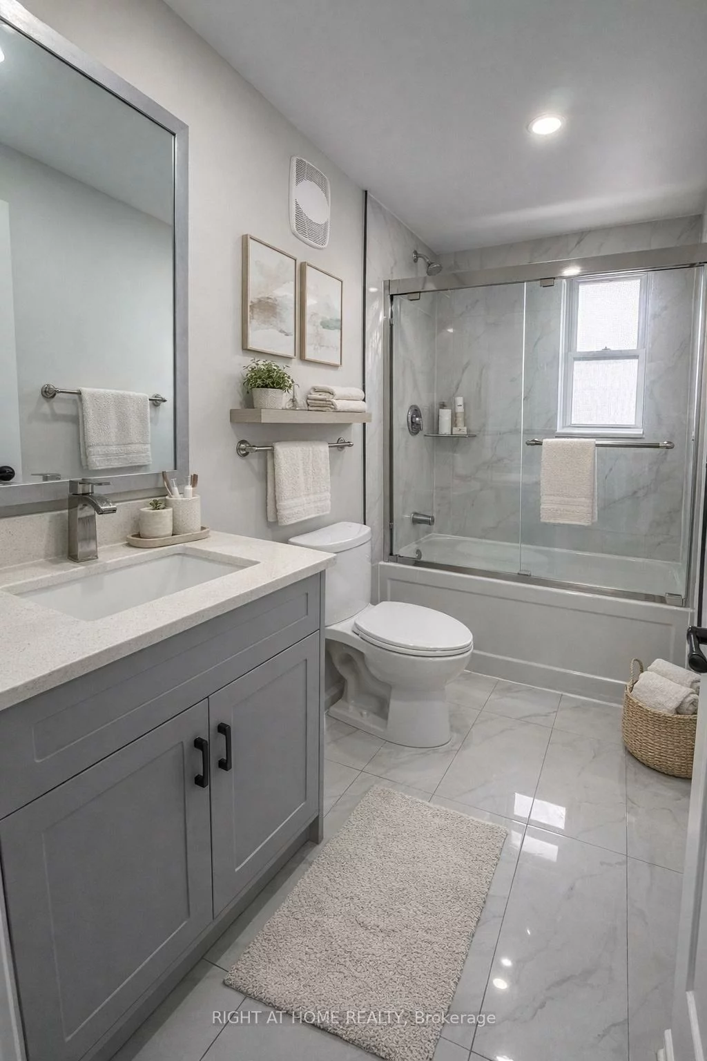 215 B, Queen, Streetsville, Mississauga