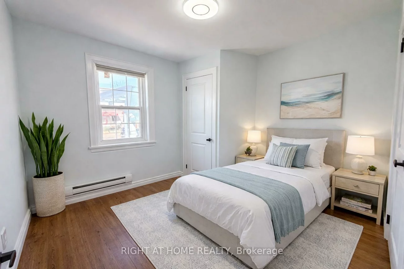 215 B, Queen, Streetsville, Mississauga