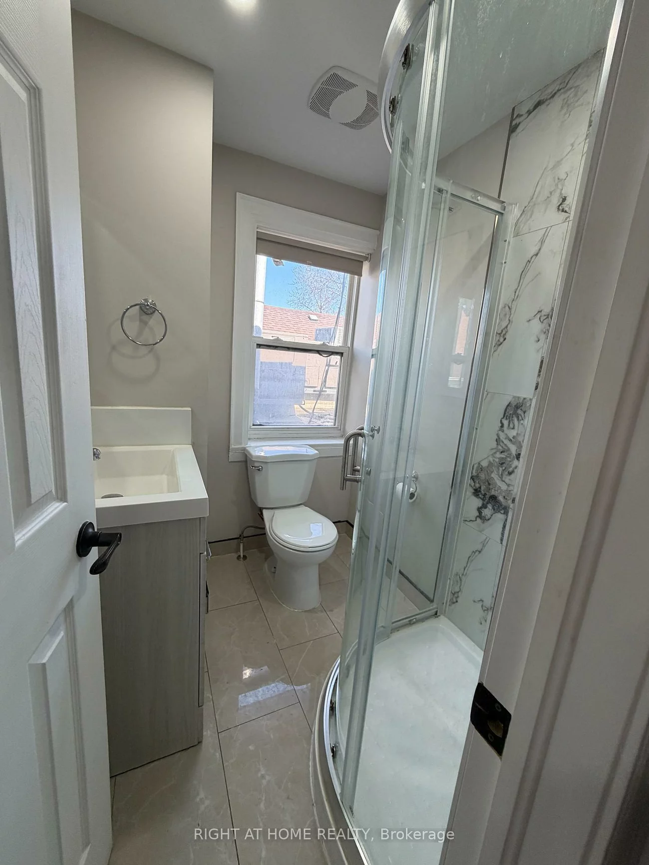 215 B, Queen, Streetsville, Mississauga