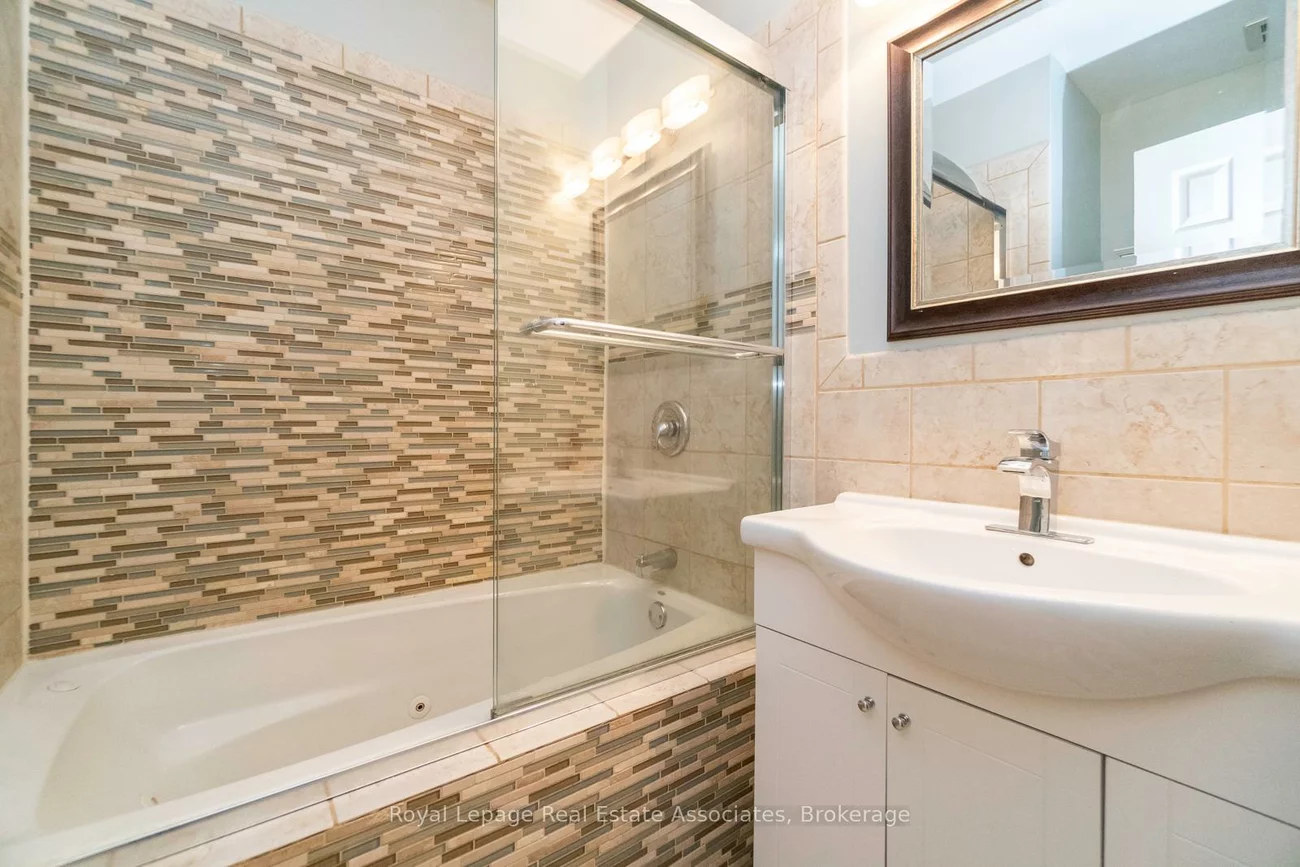 1492, Sandgate, Clarkson, Mississauga