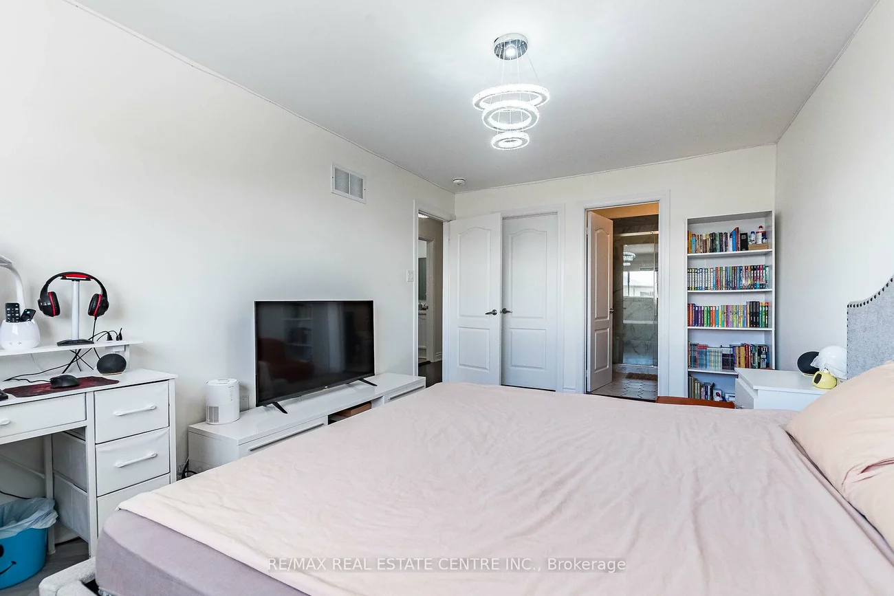 5223, Ruperts Gate, Central Erin Mills, Mississauga