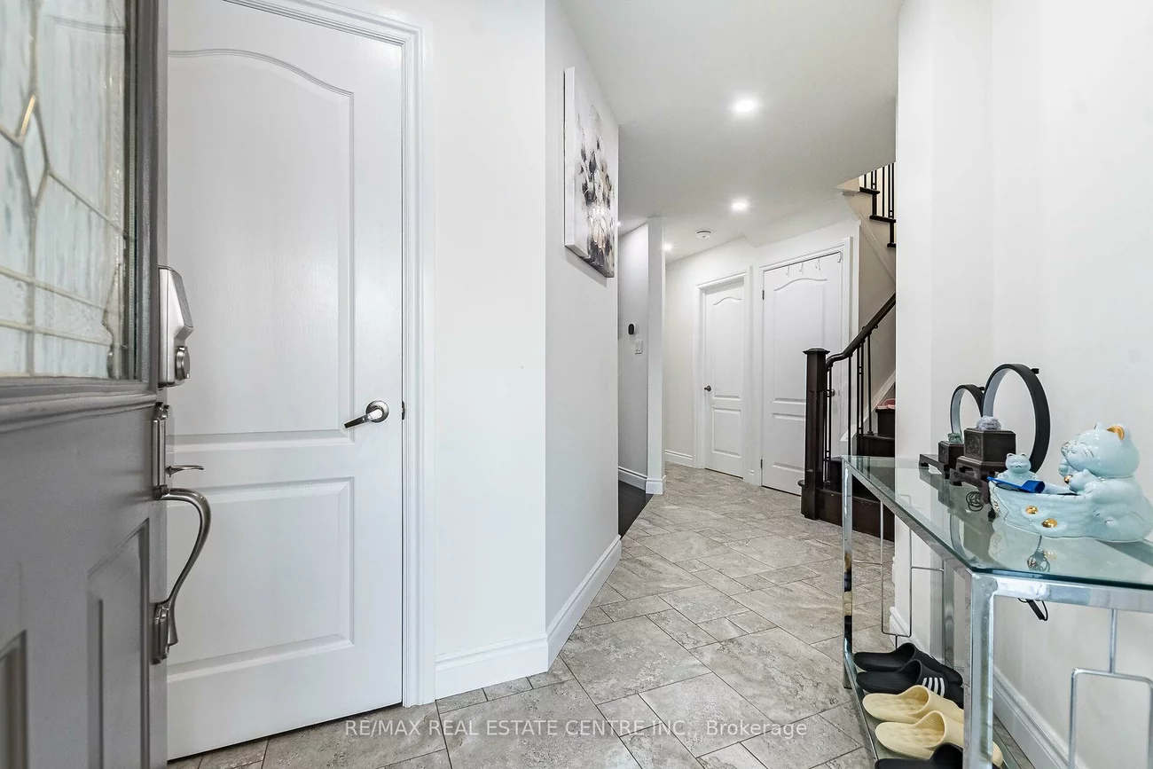 5223, Ruperts Gate, Central Erin Mills, Mississauga