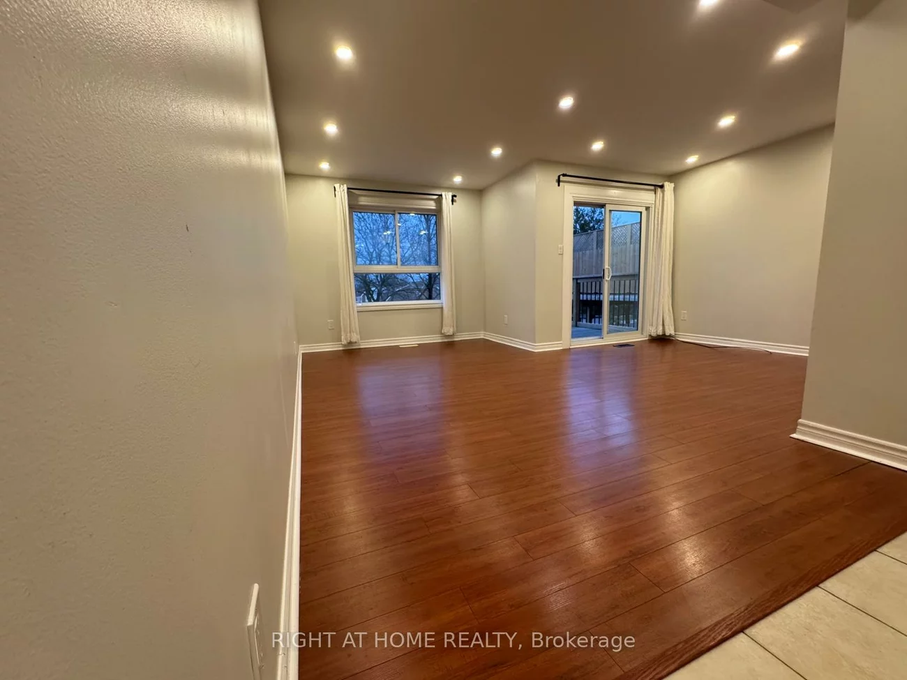 3369, Burdock, Mississauga Valleys, Mississauga