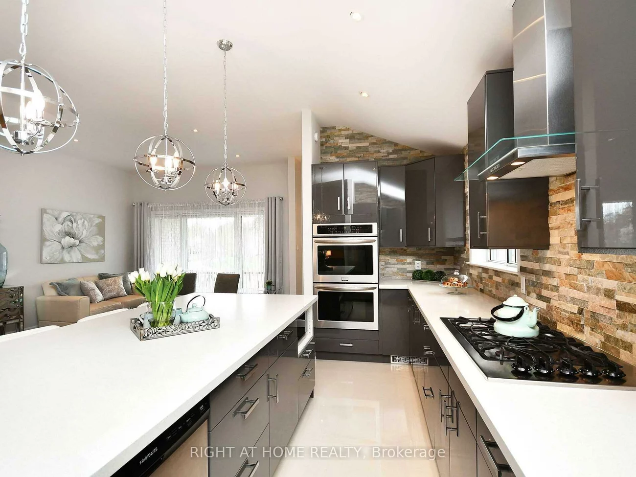 2123, Cliff, Cooksville, Mississauga