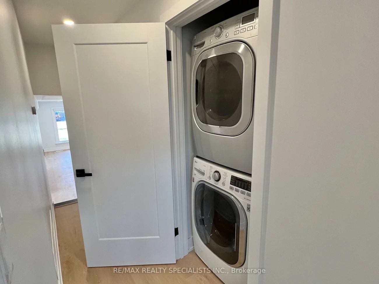 441, Lana, Mississauga Valleys, Mississauga